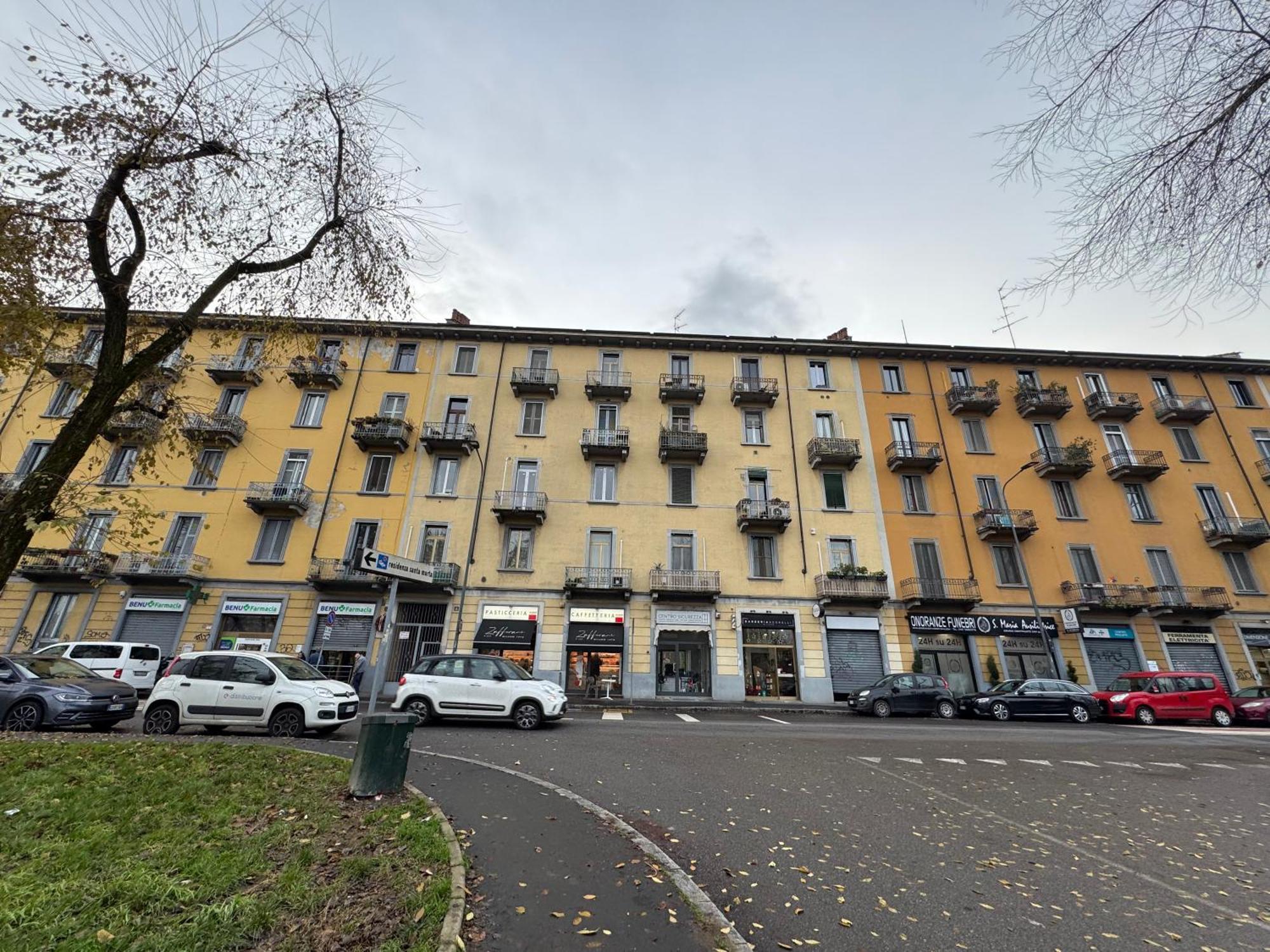 Navigli Metro4-tram2-naviglio Grande * Mailand